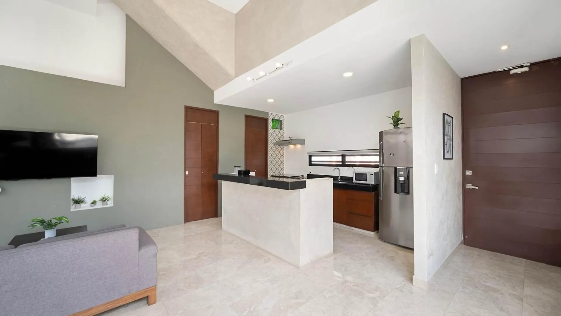 Sunny Merida Getaway: Spacious 3Br With Pool