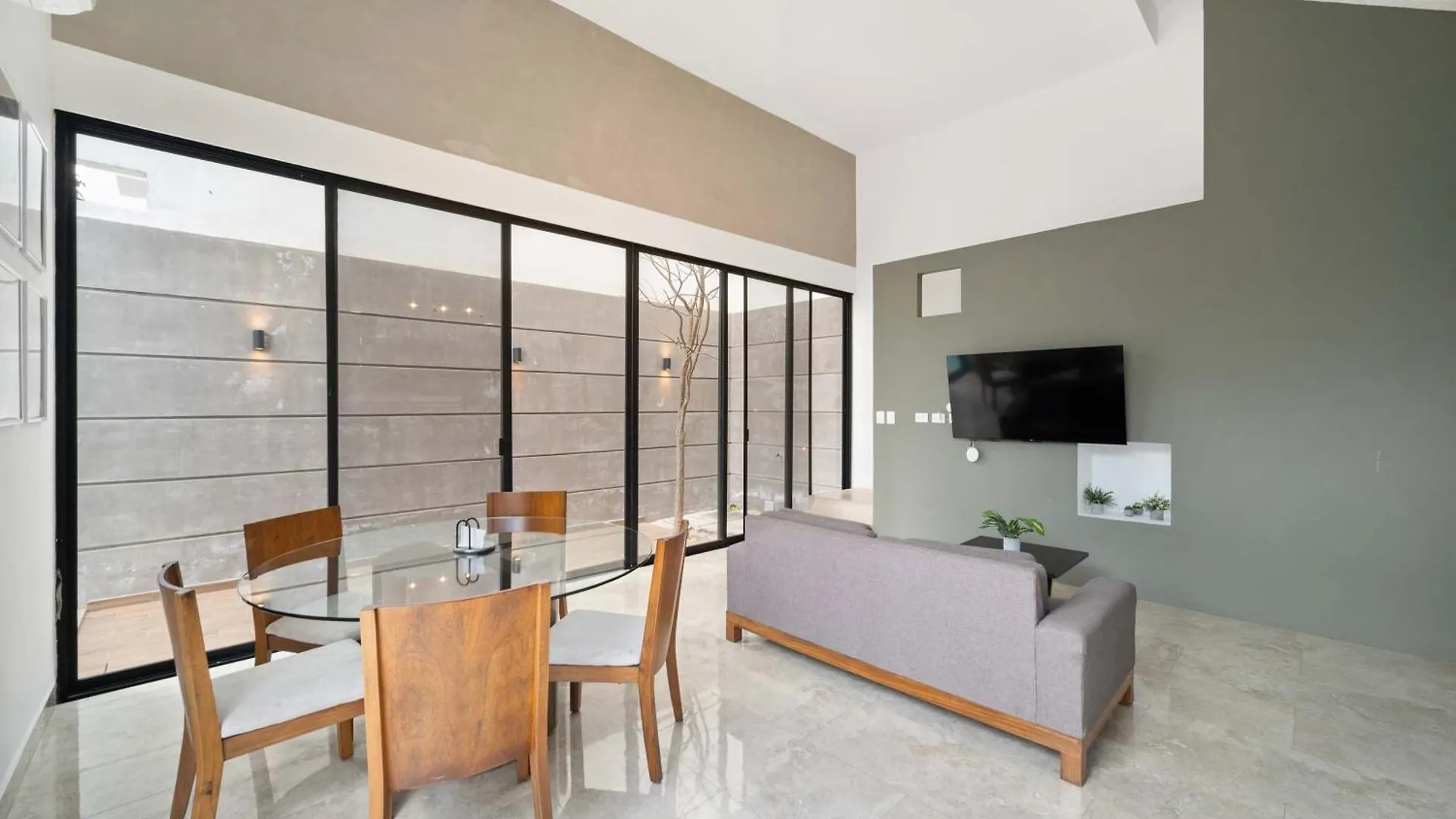 Sunny Merida Getaway: Spacious 3Br With Pool 0*,  Mexico