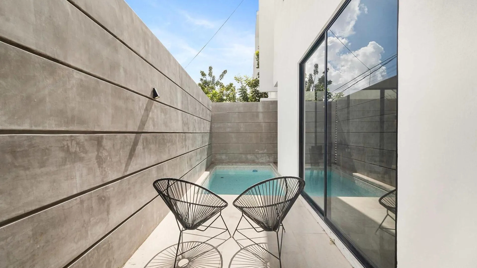 Sunny Merida Getaway: Spacious 3Br With Pool Holiday home